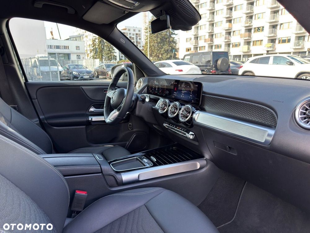 Mercedes-Benz GLB 200 Progressive 7G-DCT - 25