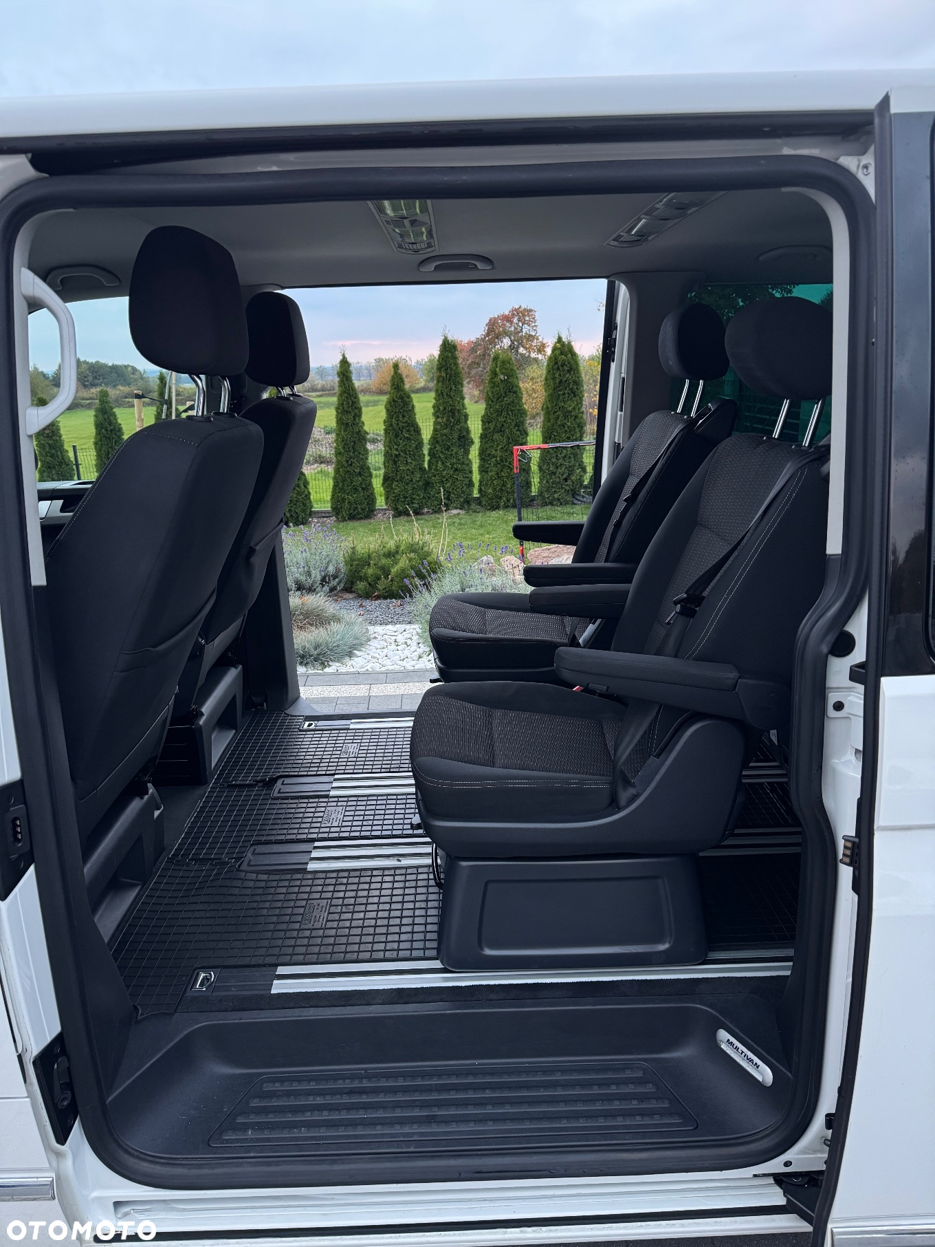 Volkswagen Multivan - 20
