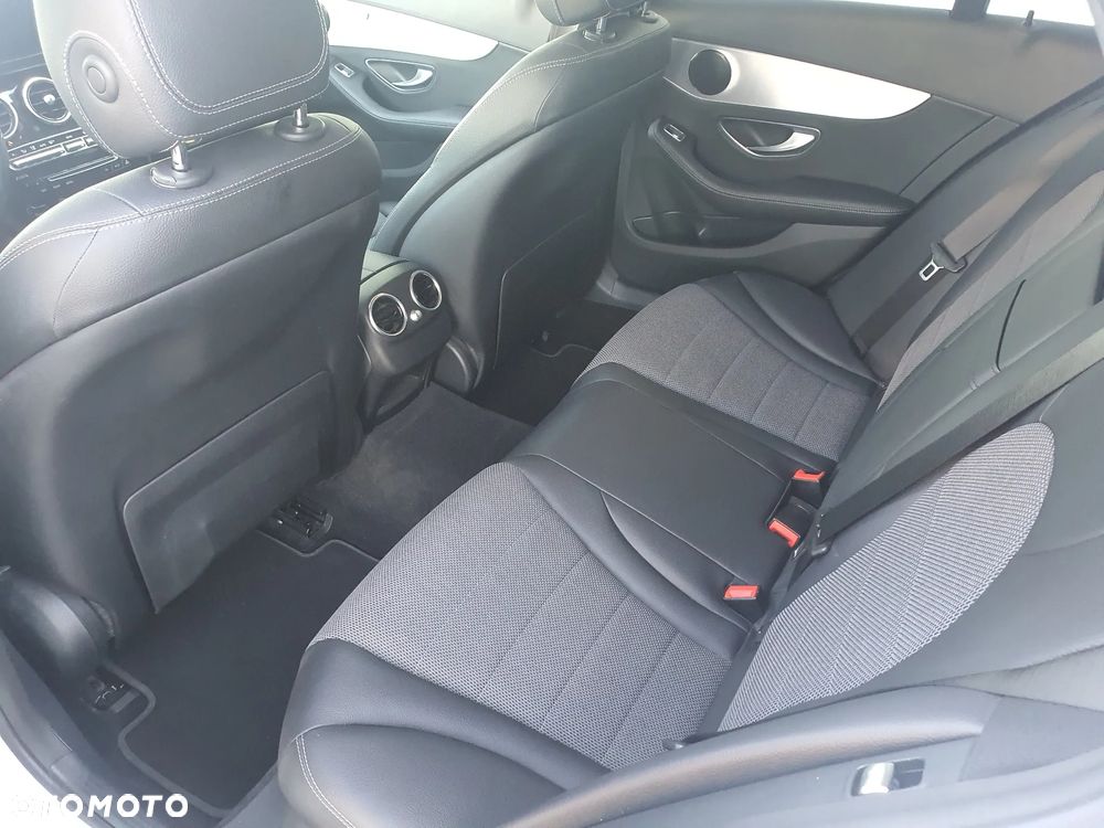 Mercedes-Benz Klasa C 180 T Avantgarde - 11