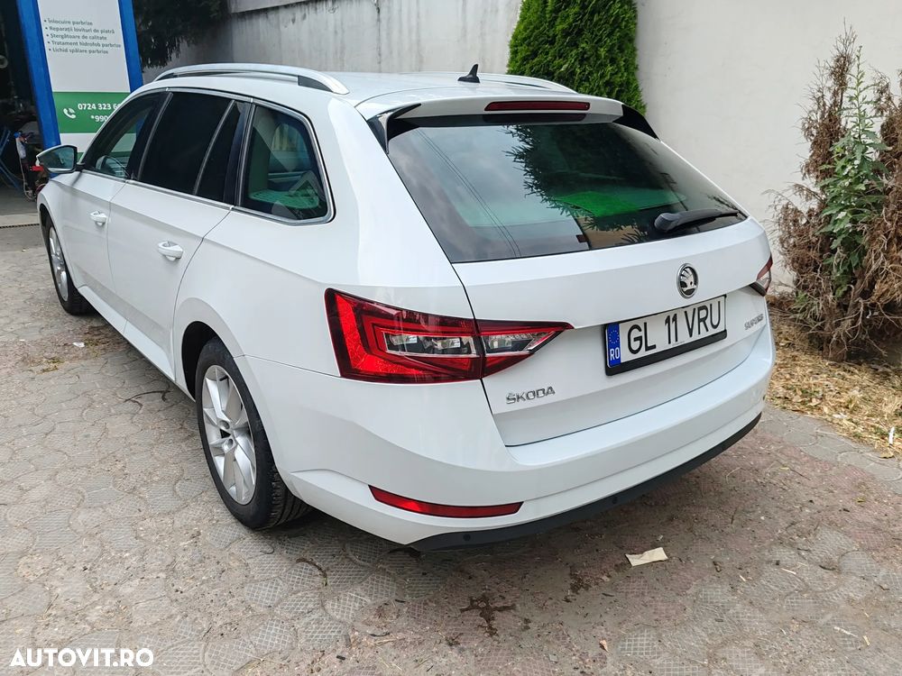 Skoda Superb 2.0 TDI DSG Ambition - 4