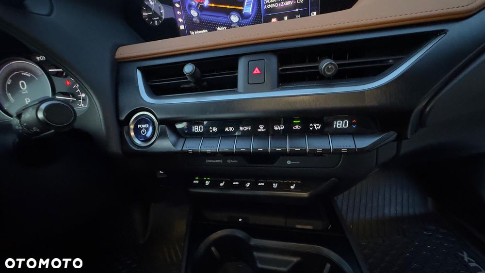 Lexus UX - 28