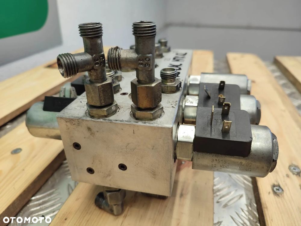 Blok hydrauliczny Mecalac MTX 12 (6090199 VMF) - 6