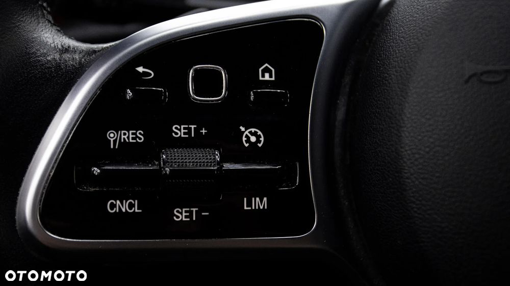 Mercedes-Benz Klasa A 250 e PHEV Progressive 8G-DCT - 24