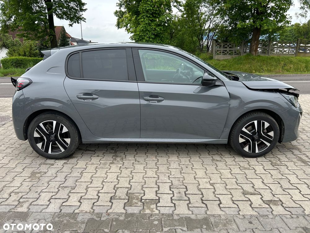 Peugeot 208 - 1