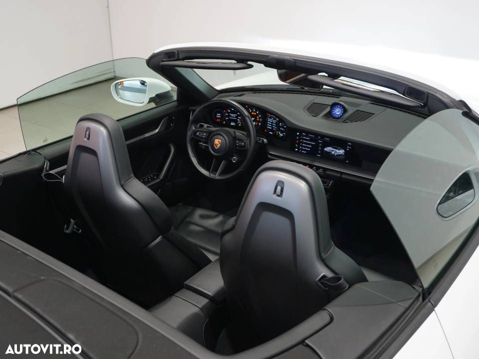 Porsche 911 Carrera Cabriolet PDK - 11