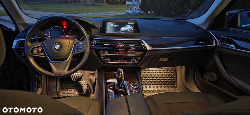 BMW Seria 5 518d - 15