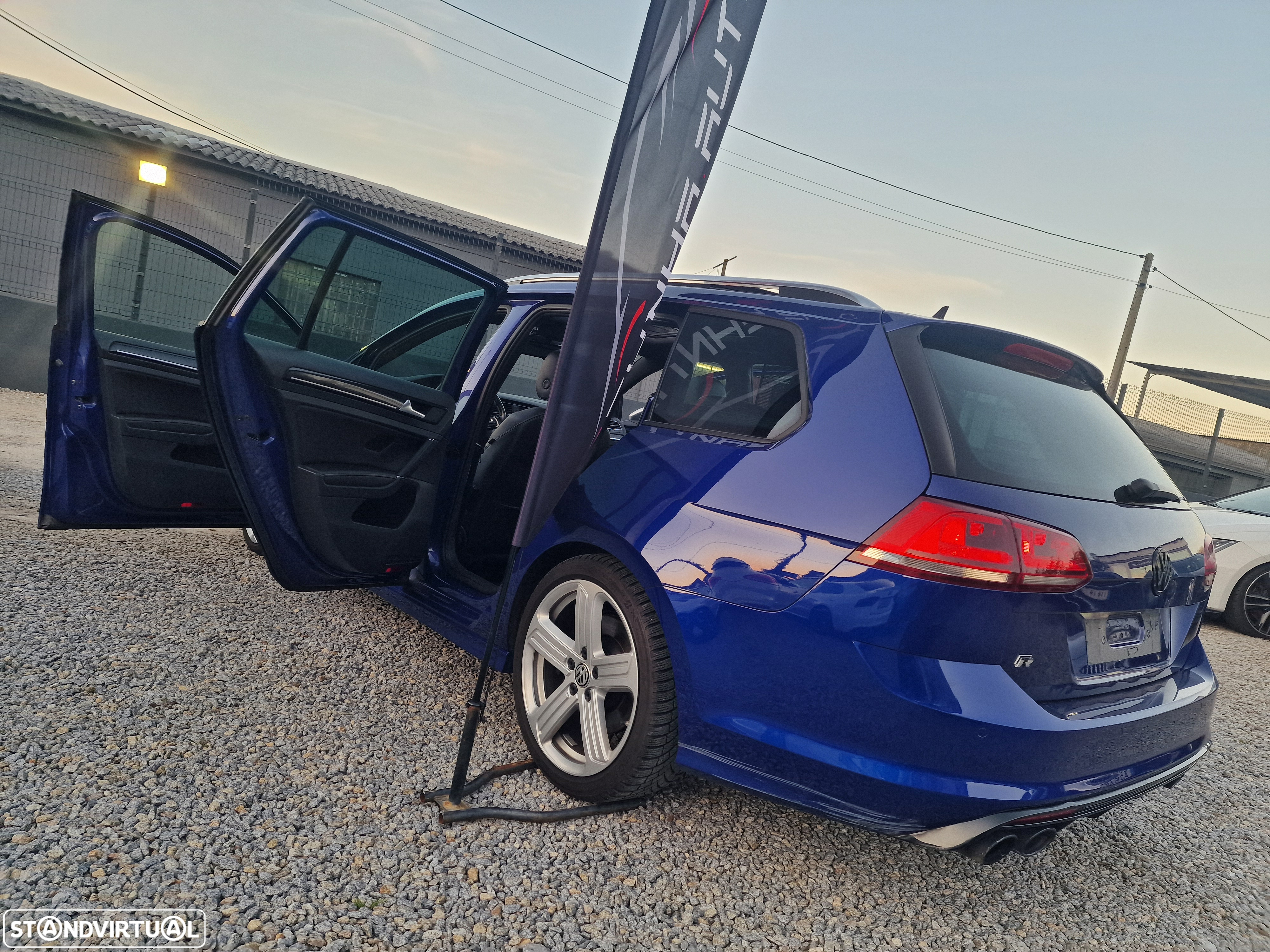 VW Golf Variant R 4Motion BlueMotion DSG - 14