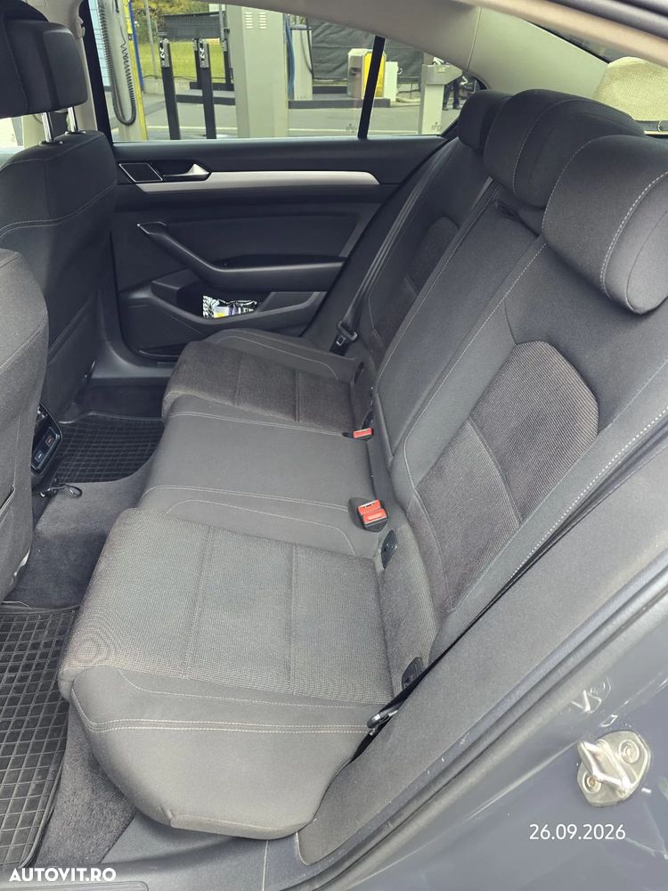 Volkswagen Passat - 25