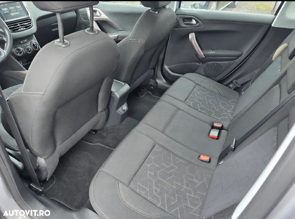 Peugeot 2008 - 8