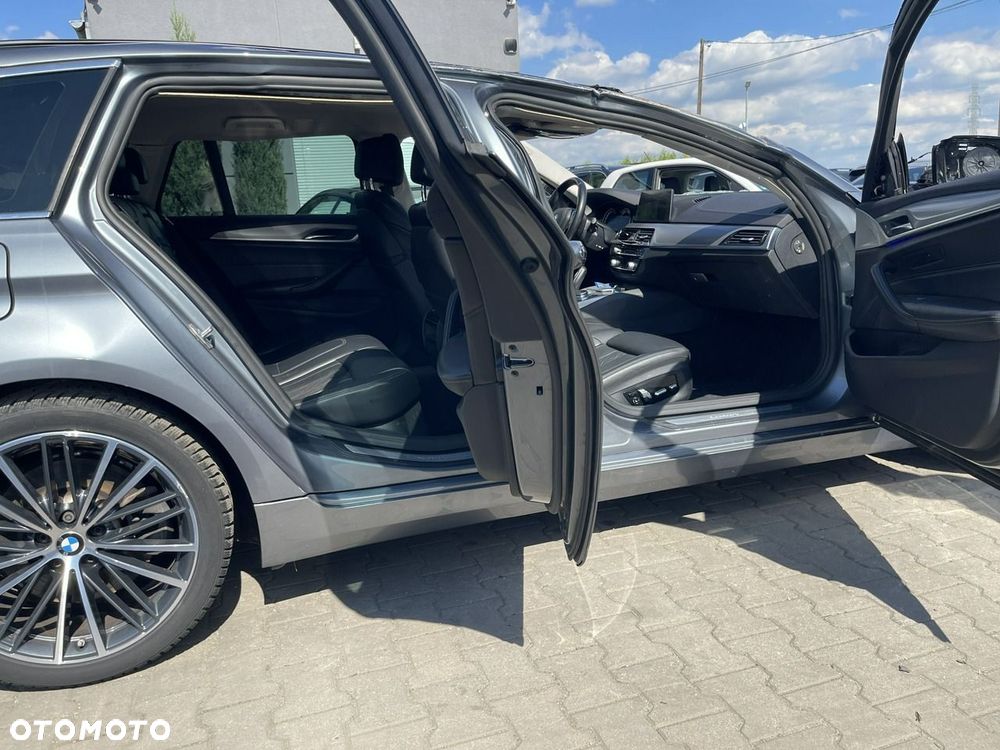 BMW Seria 5 540i xDrive GPF Luxury Line - 3