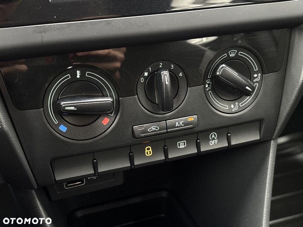 Skoda RAPID 1.0 TSI Ambition - 23