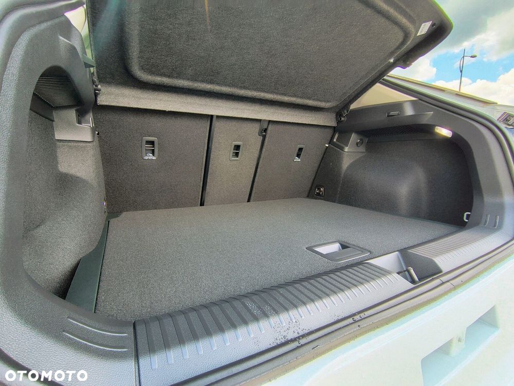 Volkswagen T-Roc 1.5 eTSI Life DSG - 28