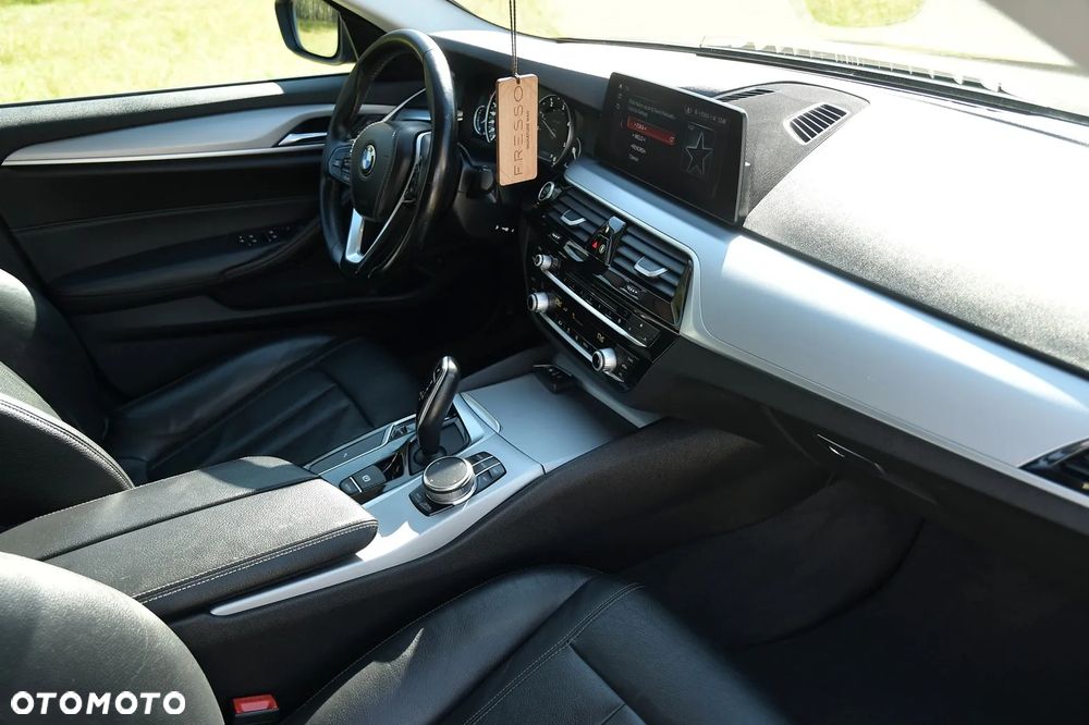 BMW Seria 5 520d Sport Line - 19