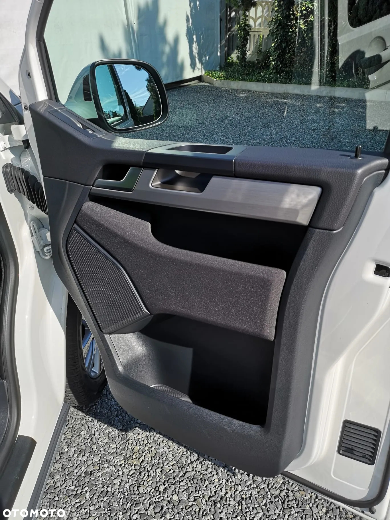 Volkswagen Multivan - 12