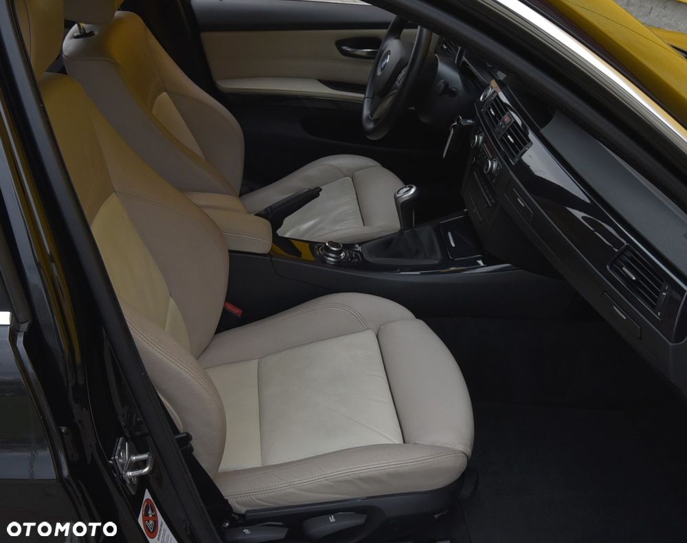 BMW Seria 3 325xi - 21