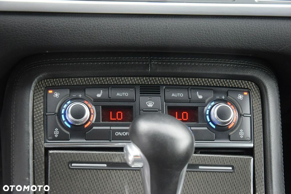 Audi S8 - 32