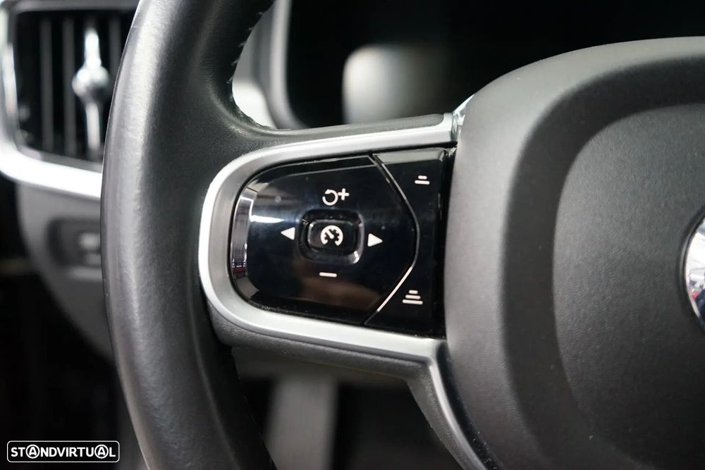 Volvo S90 2.0 D5 Momentum AWD Geartronic - 22