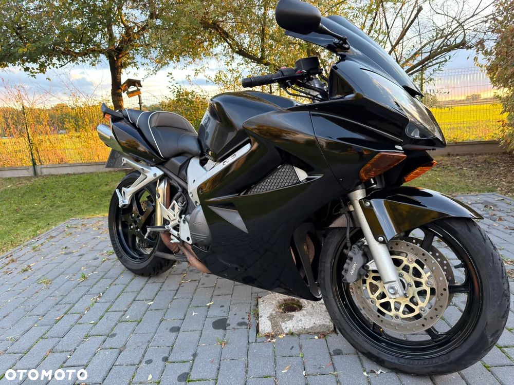Honda VFR - 16