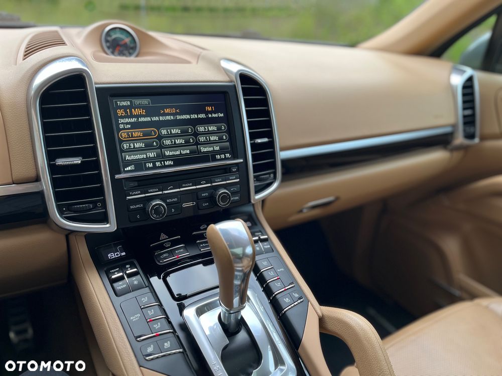 Porsche Cayenne S Platinum Edition - 30