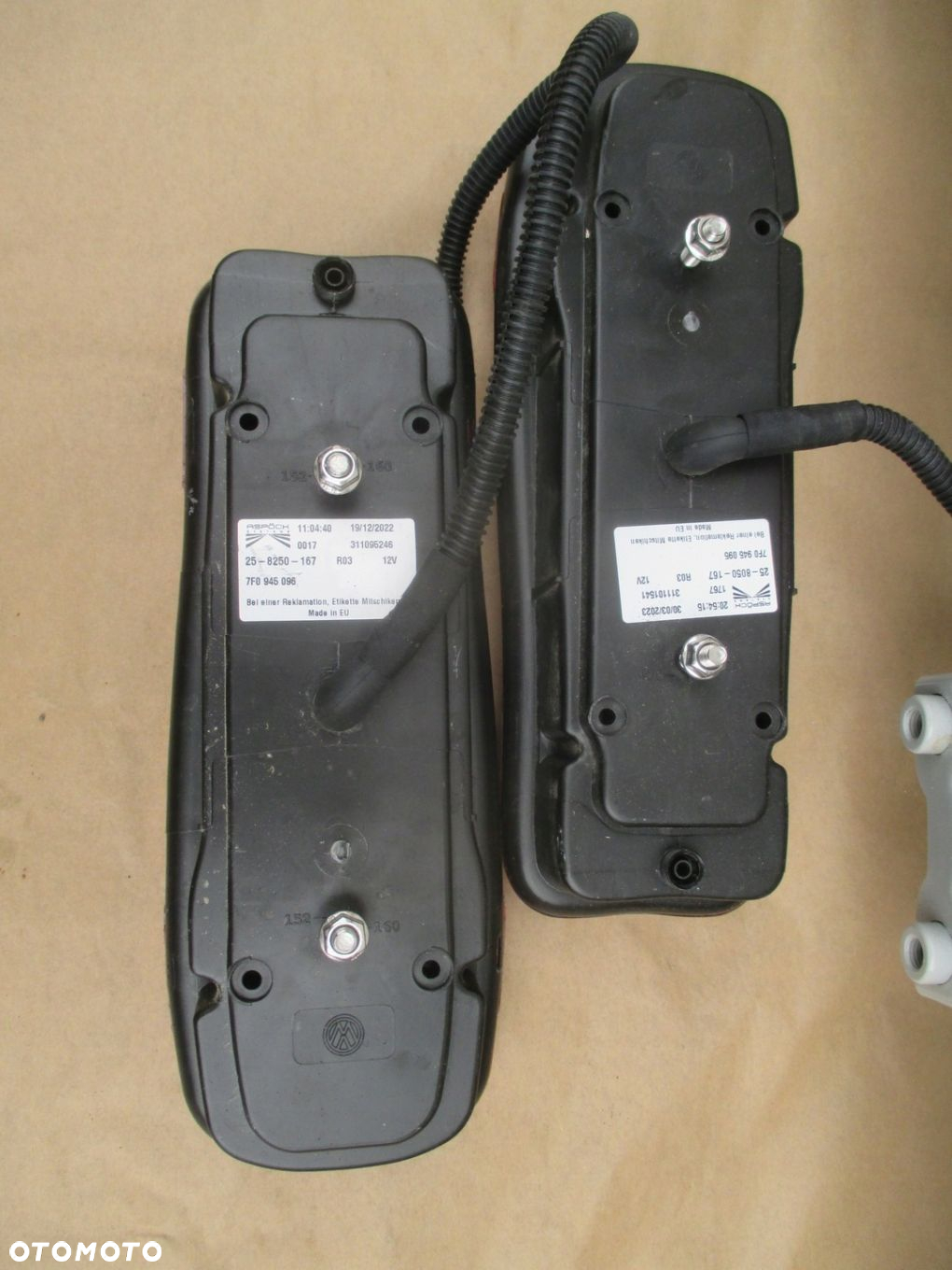 Belka tylna lampy doka kabina VW T5 T6 7F0803703B - 3