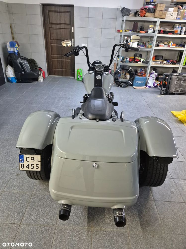 Harley-Davidson Trike Freewheeler - 21