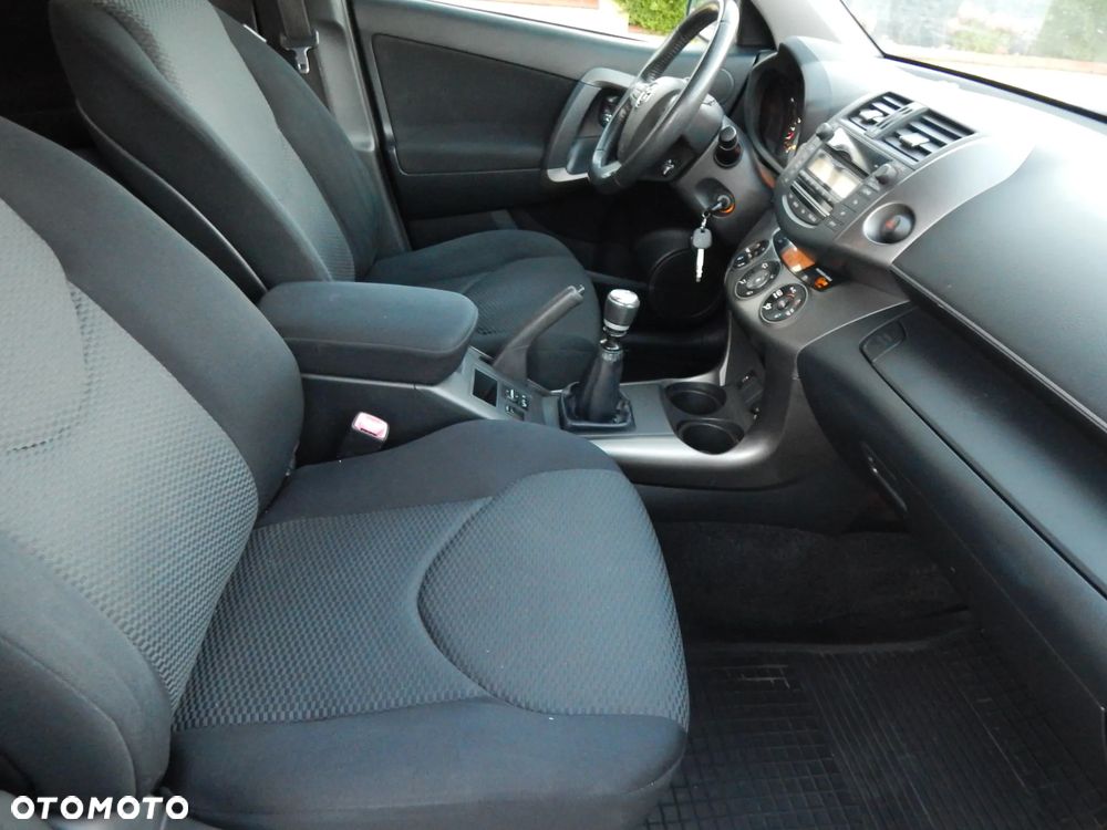 Toyota RAV4 - 16