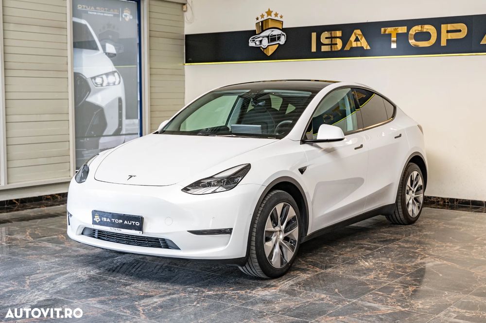 Tesla Model Y - 12