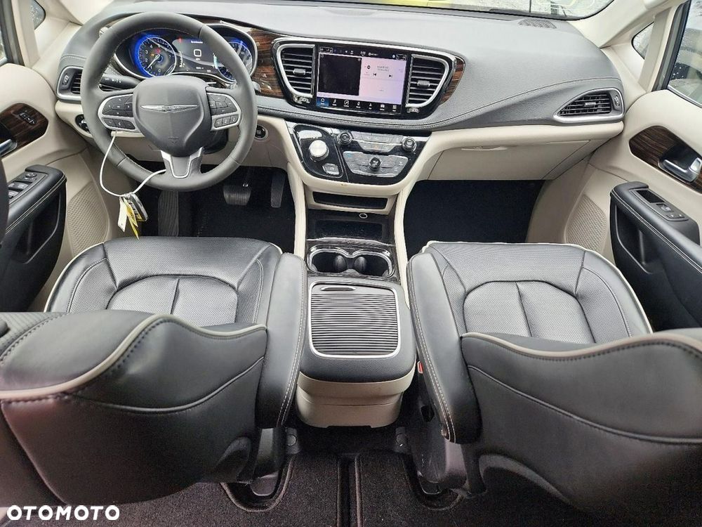 Chrysler Pacifica - 8