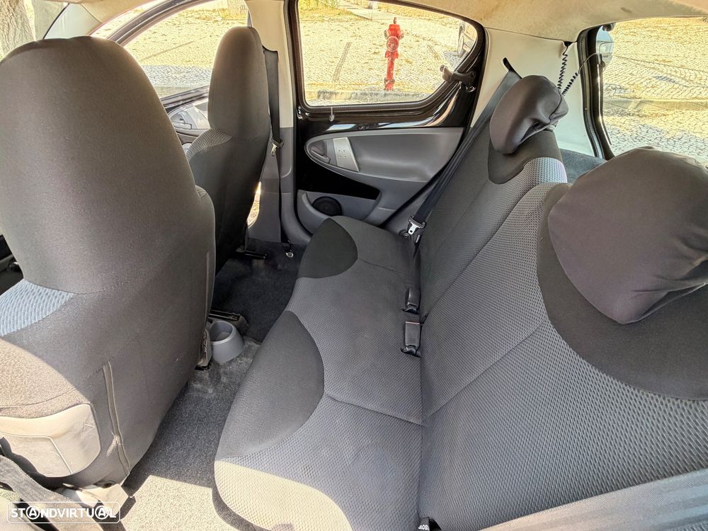 Toyota Aygo 1.0 + Sport Pack MMT - 11