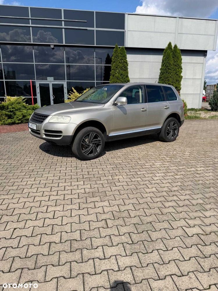Volkswagen Touareg - 1