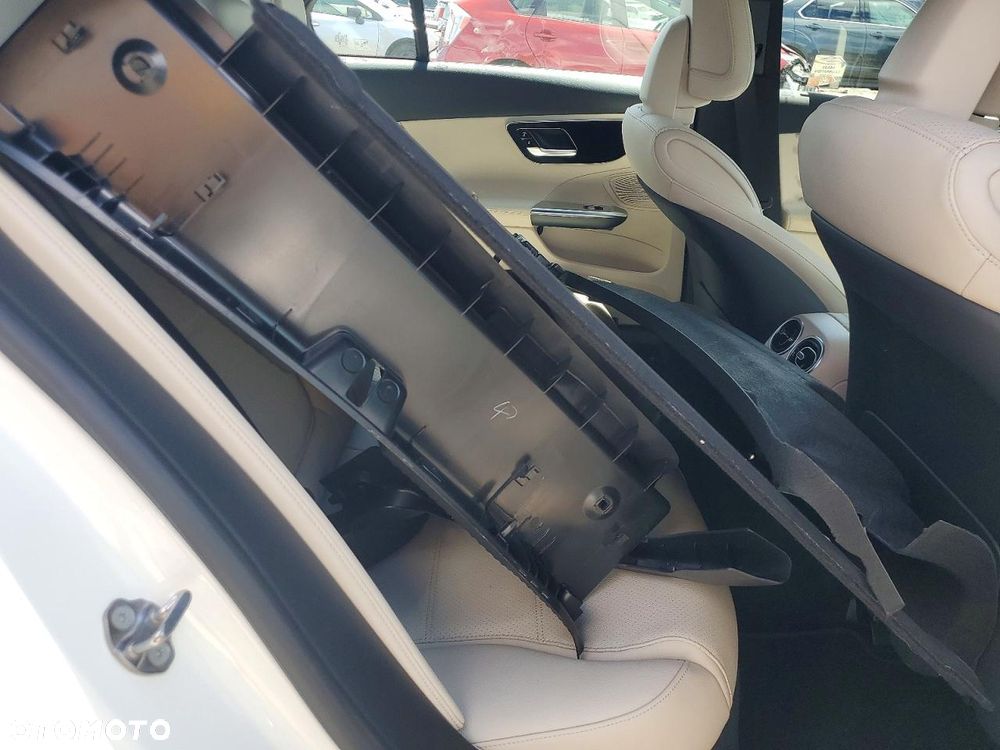 Mercedes-Benz Klasa C 300 4Matic 9G-TRONIC - 11