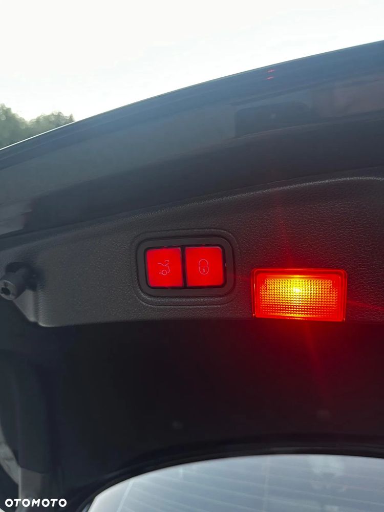 Mercedes-Benz Klasa C 300 4MATIC 9G-TRONIC - 28