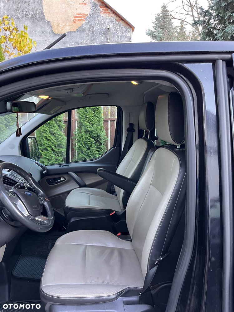 Ford Tourneo Custom - 25