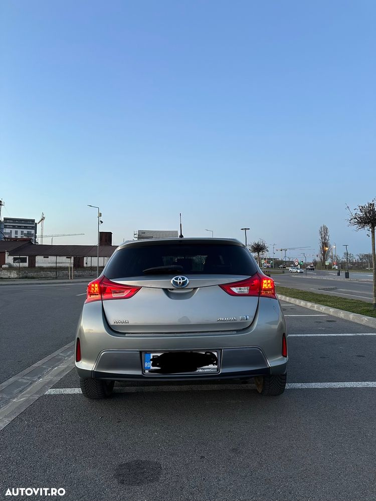 Toyota Auris 1.8 L VVT-i HSD Sol - 3