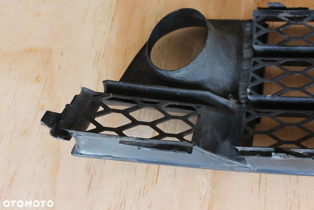 KRATKA ZDERZAKA LEWA AUDI RS5 8T 8T0807681F 2013 - 17