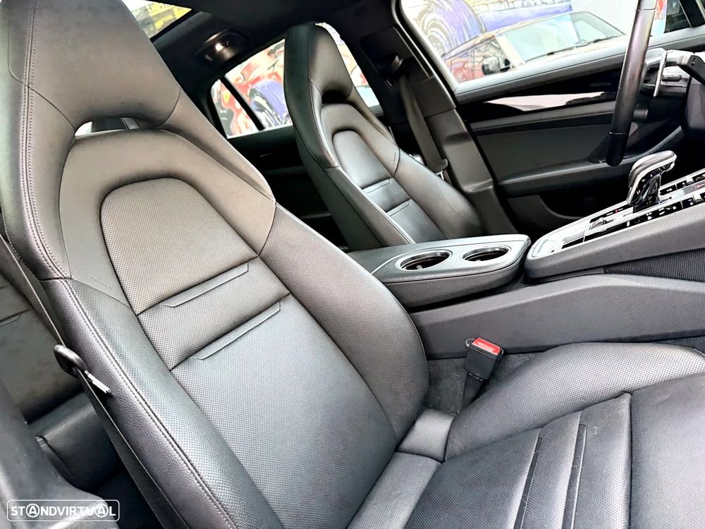 Porsche Panamera 4 E-Hybrid - 29