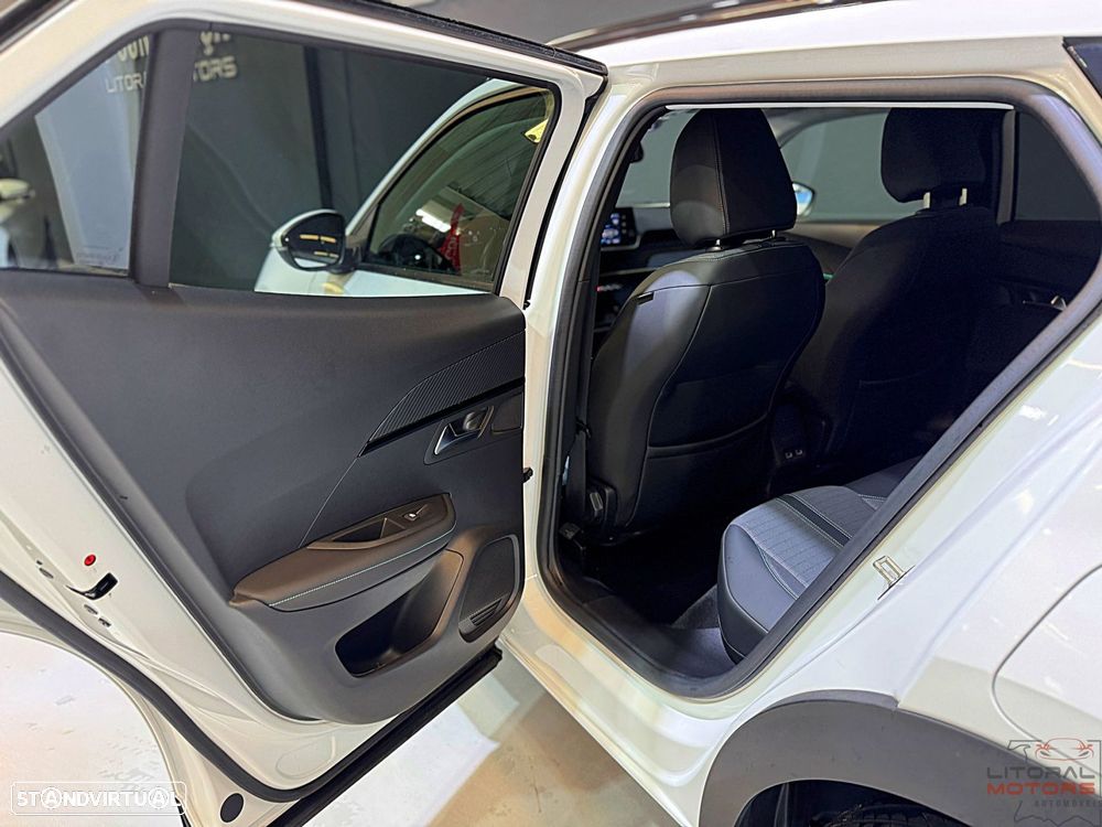 Peugeot 2008 1.2 PureTech Allure EAT8 - 15