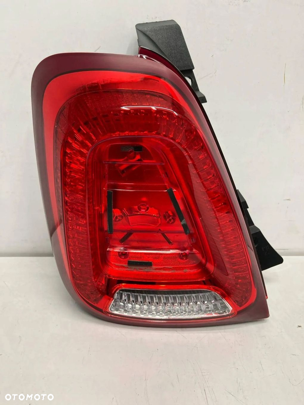 Fiat 500 lampa lewa tył tylna 52007427