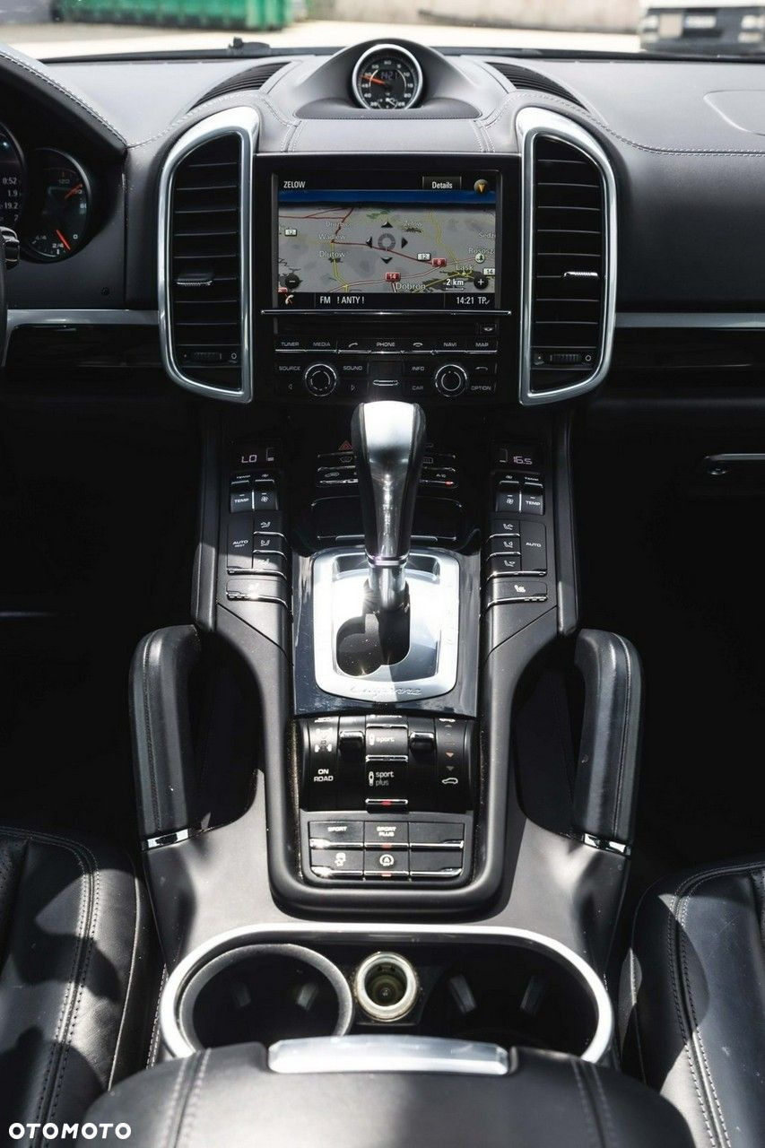 Porsche Cayenne - 28