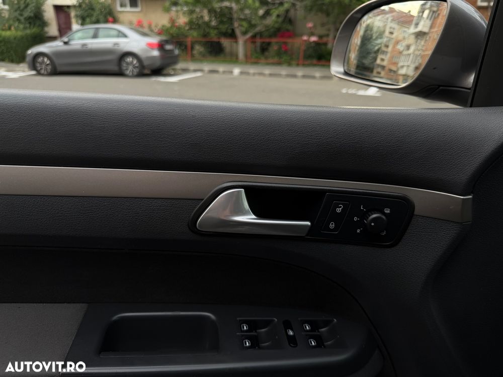 Volkswagen Touran 2.0 TDI Highline - 8