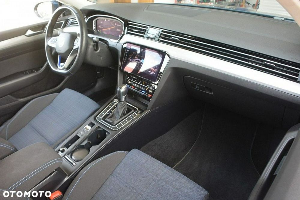 Volkswagen Passat - 13