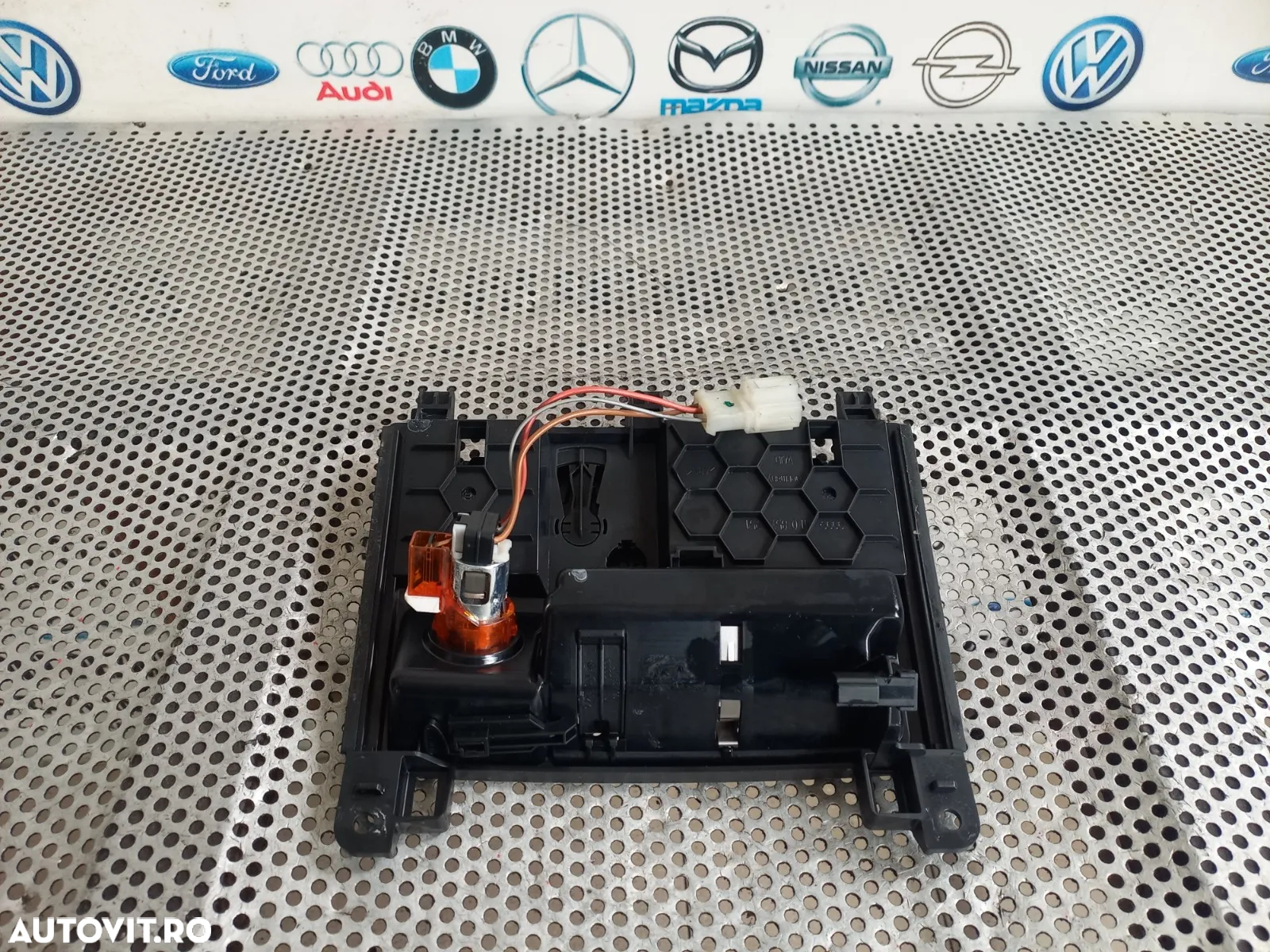 Scrumiera Audi Q7 4L An 2005-2006-2007-2008-2009-2010-2011-2012 - Dezmembrari Arad - 6