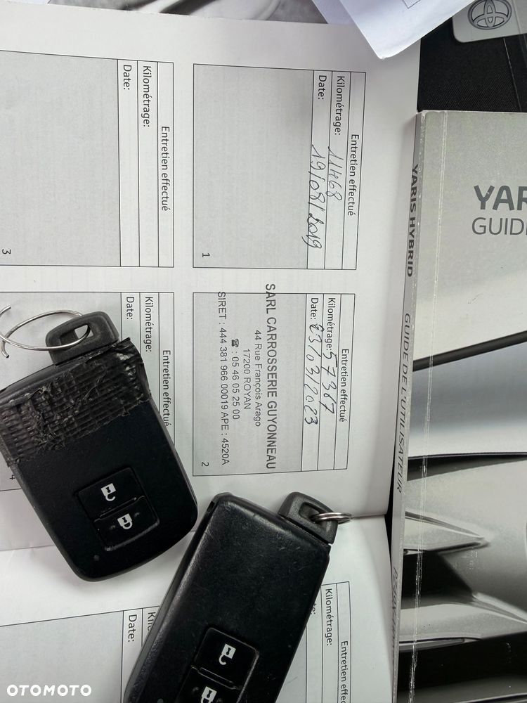Toyota Yaris Hybrid 100 Business Edition - 30