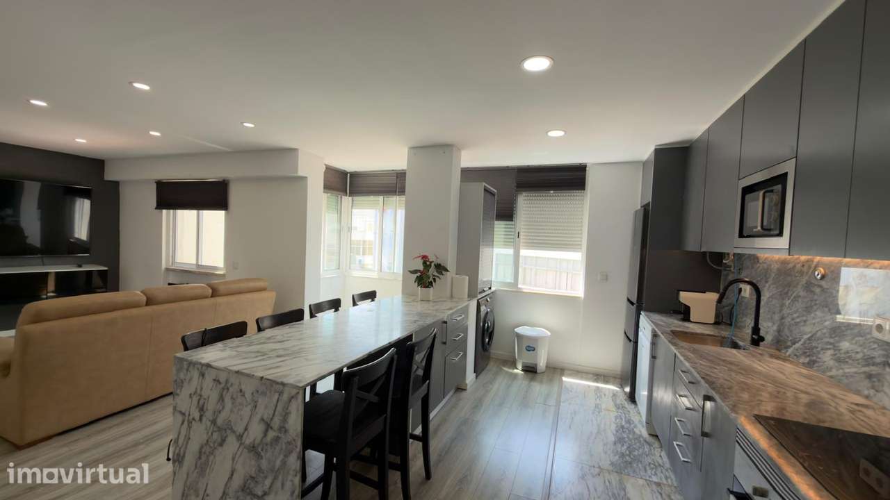 Apartamento T3 Open Space para Arrendamento em Paio Pires - Grande imagem: 2/10