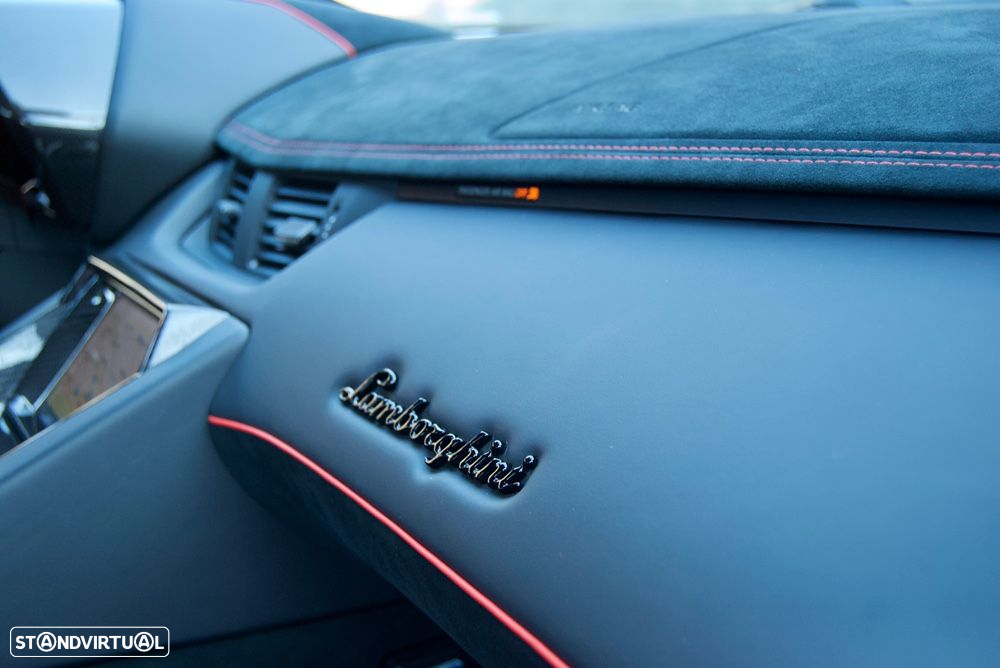 Lamborghini Aventador 6.5 V12 LP750-4 SV - 37