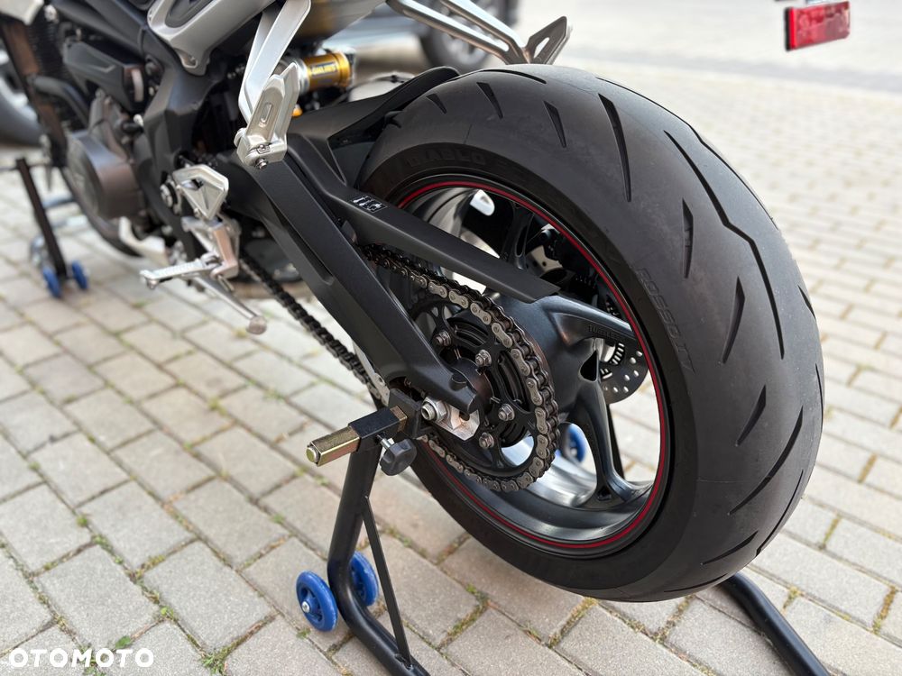 Triumph Street Triple - 10