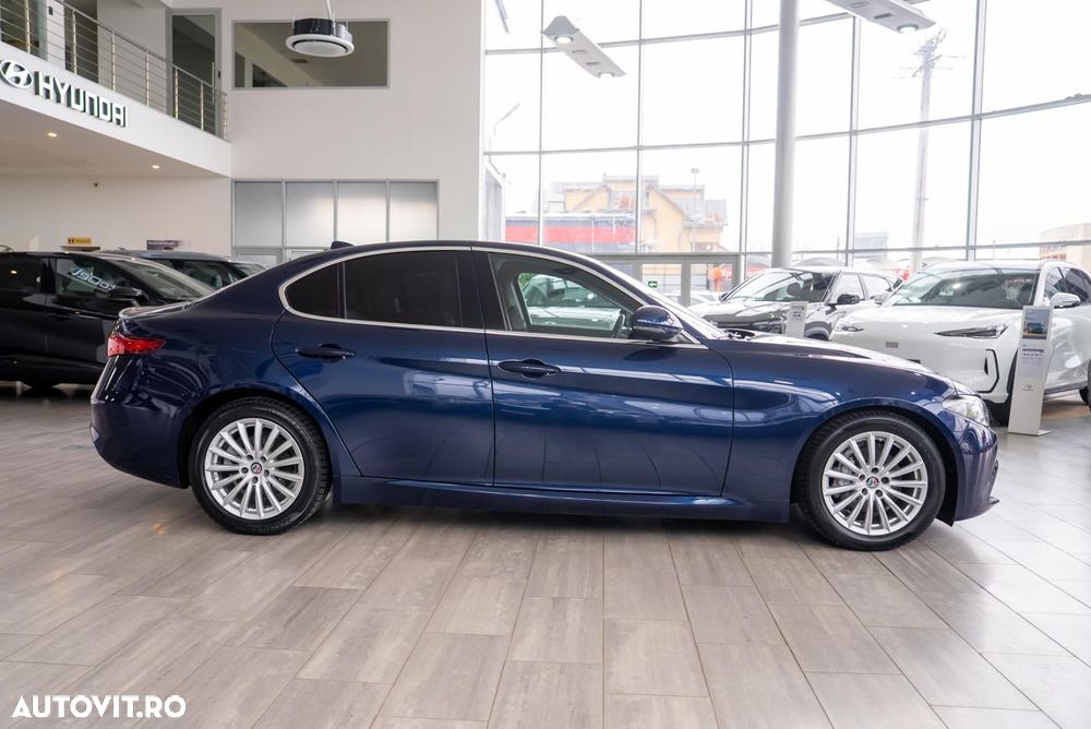 Alfa Romeo Giulia 2.2 - 8