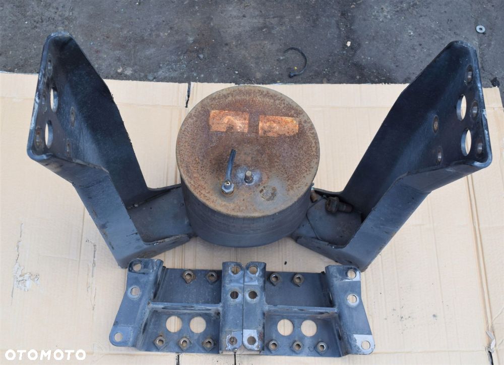 MECHANIZM PODNOSZENIA OSI WLECZONEJ BLIŹNIAKA MAN - 1