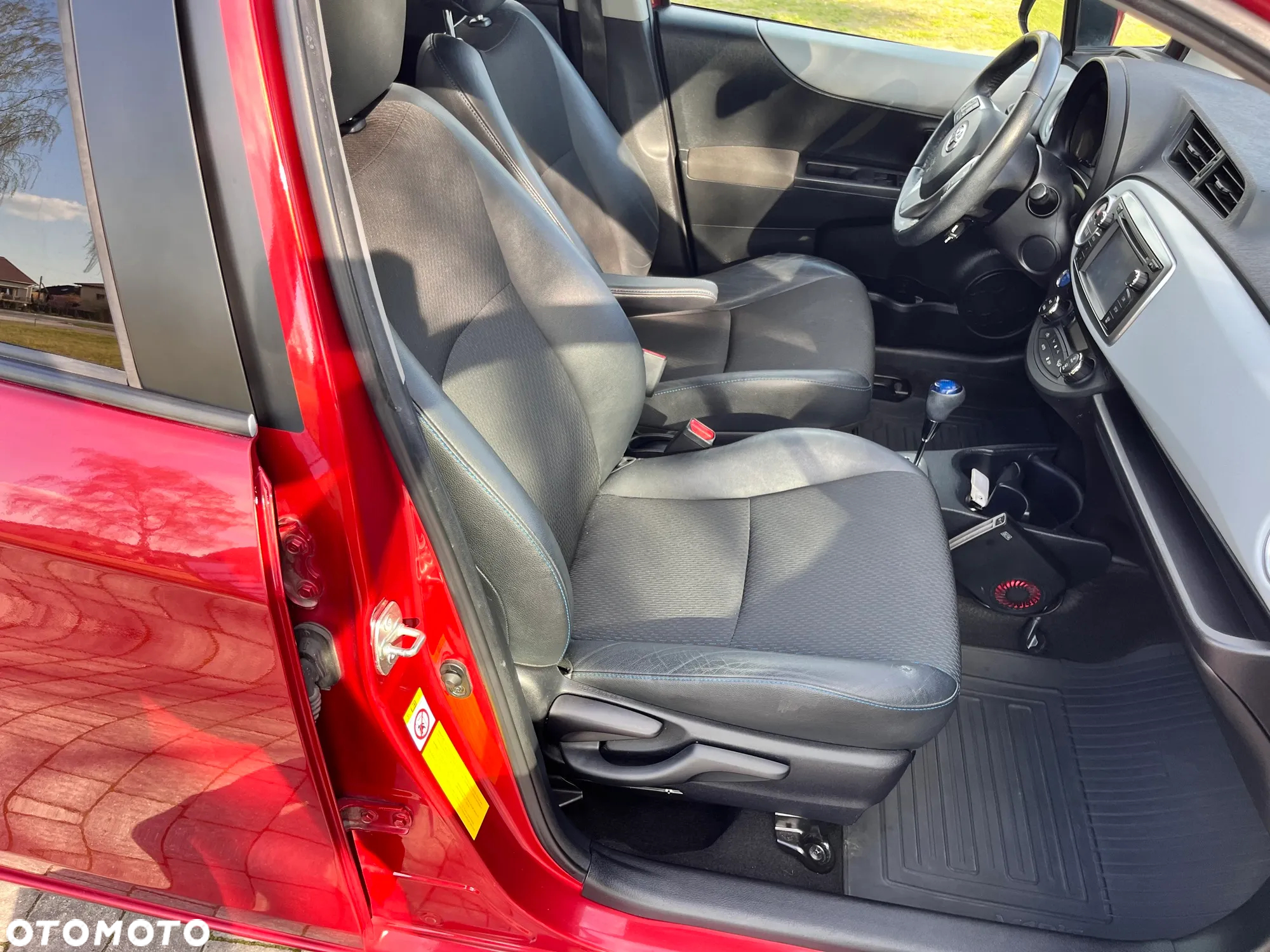 Toyota Yaris Hybrid 100 Dynamic - 17