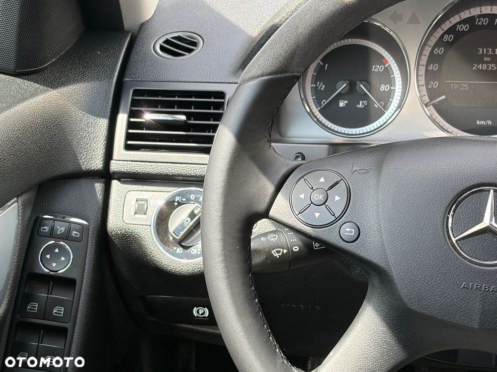 Mercedes-Benz Klasa C 180 (BlueEFFICIENCY) Avantgarde - 27